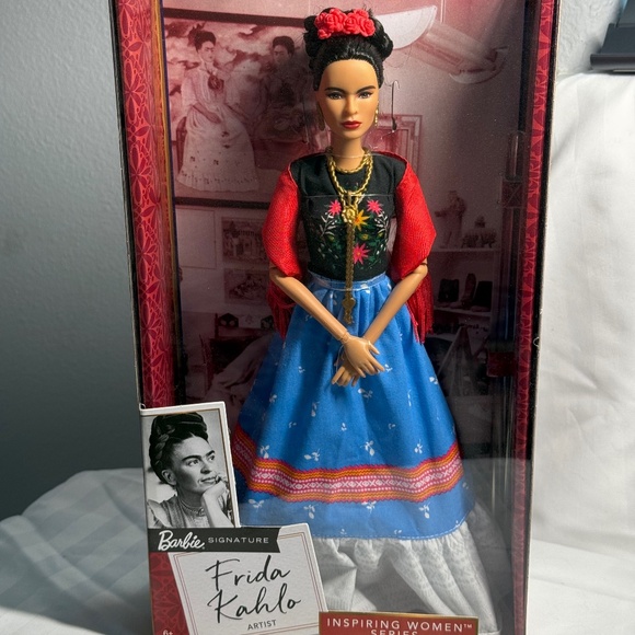 🌸 2018 Frida Kahlo Barbie – Inspiring Women Series 🌸 - Picture 1 of 3